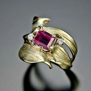 Vintage Irregular Wavy Leaf Red Crystal Ring