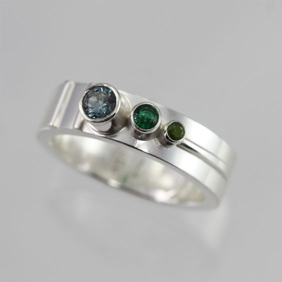 Vintage Silver Green Crystals Ring