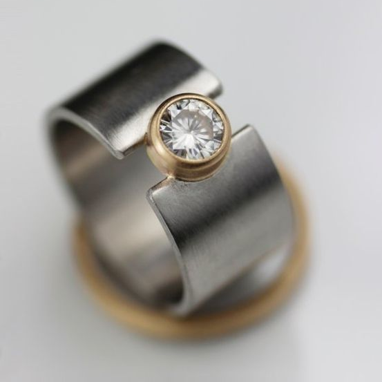 Vintage Dark Silver Inlaid Zirconia Ring